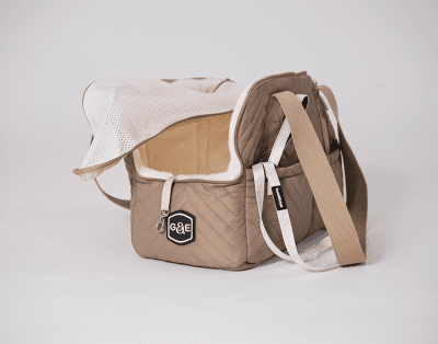 Zoom bild av Cyberspace_Hundcenter_bärväska_hund_Gustaf&Evita